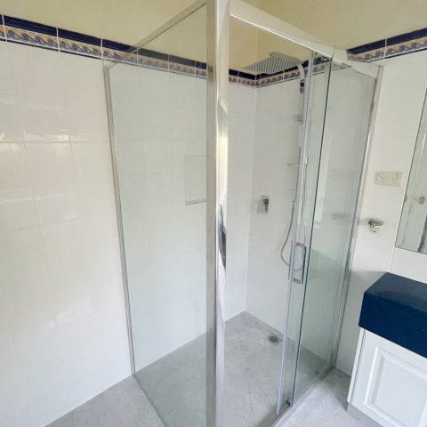 Framed Rectangle 1100w x750dmm Shower Box  Inc Sliding Door+Tray+Wall liner - Image 3