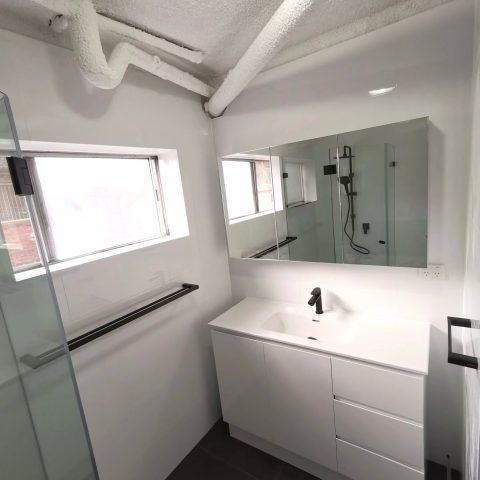 Avalon 900mm Premium Plywood Floor-Standing Vanity – Gloss White (Finger Pull Design) - Image 7