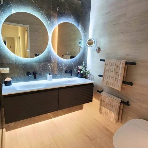 Vertical Heated Towel Rail 900mm (L) Single Bar – Matte Black - Image 4