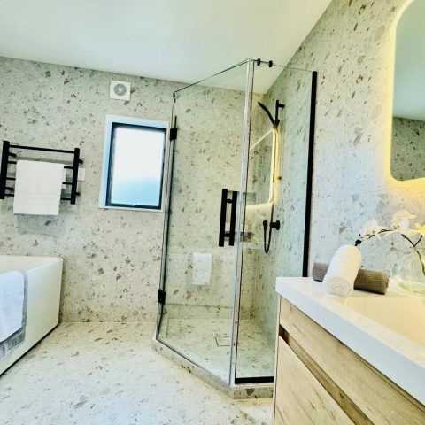 Frameless Diamond Glass 1000wmm Matte Black - Image 5