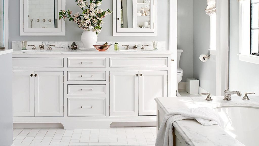A Hamptons style bathroom with an mirror