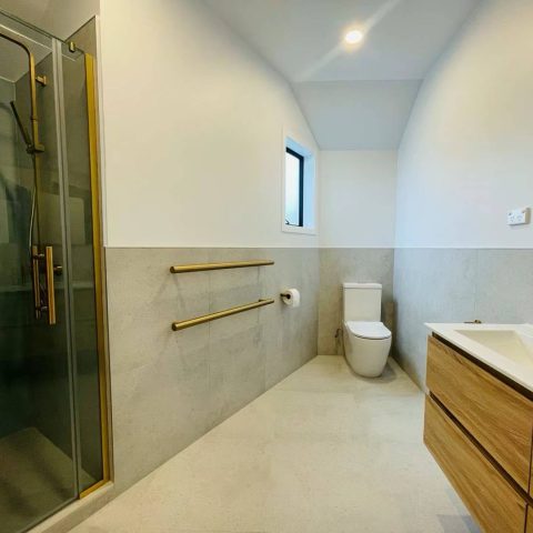 Vertical Heated Towel Rail 650mm (L) Three Round Rails Combo - Brushed Gold - Image 4