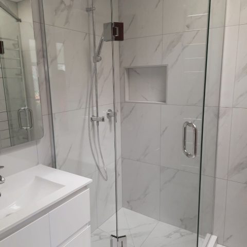 Frameless Angle 1000wmm Shower Glass - Image 7