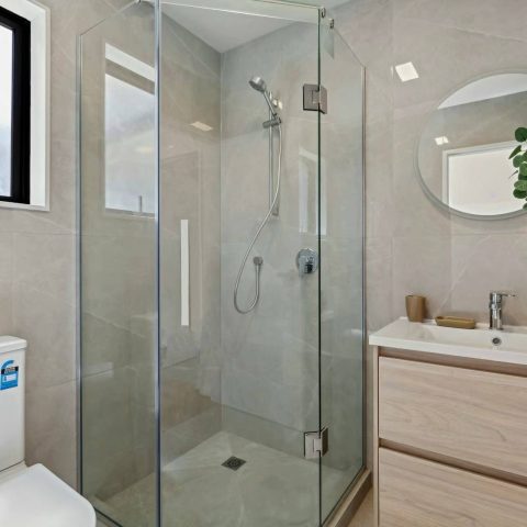 Frameless Angle 1000wmm Shower Glass - Image 3