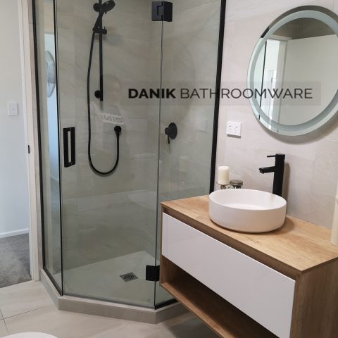 Frameless Diamond Glass 1000wmm Matte Black - Image 4