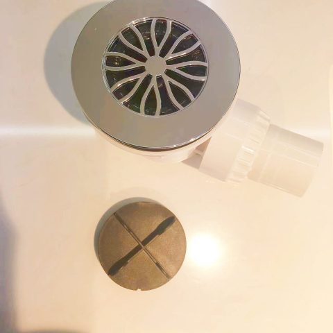 Shower Waste 40mm Easy Clean Acrylic - Image 1