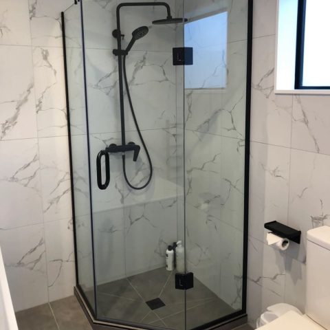 Frameless Diamond Glass 1000wmm Matte Black - Image 3