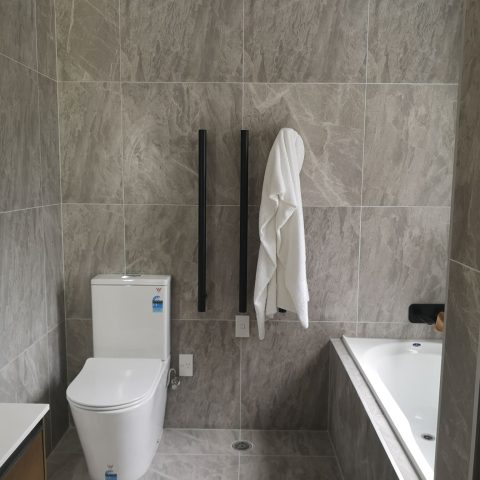 Vertical Heated Towel Rail 900mm (L) Three Round Rails Combo – Matte Black - Image 2