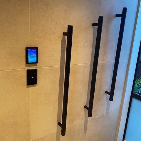 Vertical Heated Towel Rail 900mm (L) Three Round Rails Combo – Matte Black - Image 4