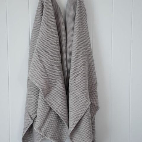 Vertical Heated Towel Rail 900mm (L) Single Bar – Chrome - Image 3