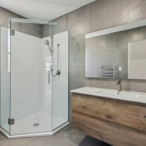 Frameless Angle 1000wmm Shower Glass - Image 5