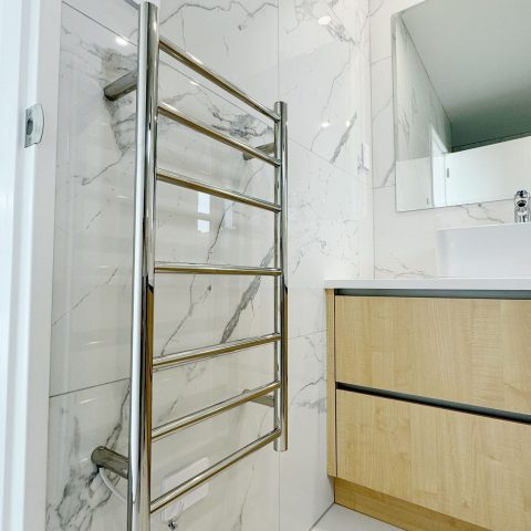 7 Bar Round Profile Heated Towel Rail - Chrome - Image 2