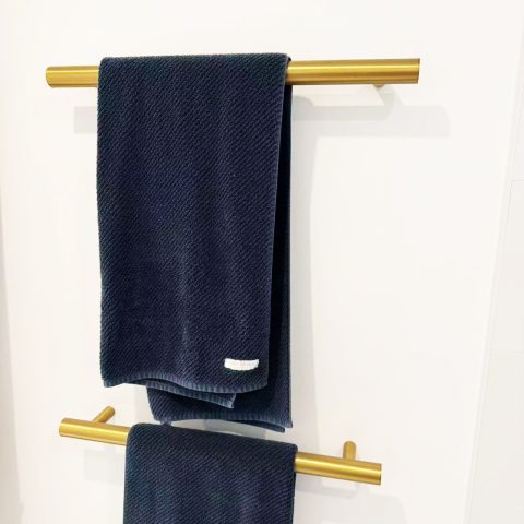 Zeno 650mm Vertical Heated Towel Rail - Brushed Gold - Image 5