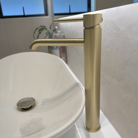 Rondo Pin Lever Tall Basin Mixer - Brushed Gold - Image 3