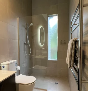 A Frameless shower glass